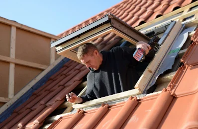Pose de fenêtres de toit Velux à Porte des Pierres Dorées